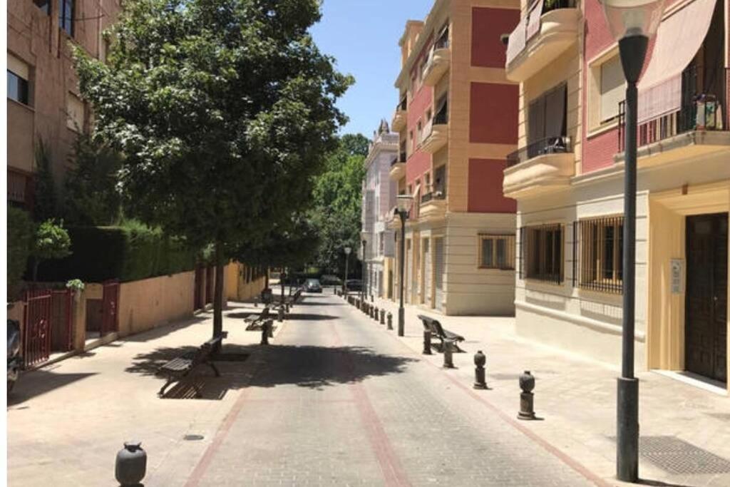 גרנדה Fabuloso Piso Junto A Paseo De La Bomba מראה חיצוני תמונה